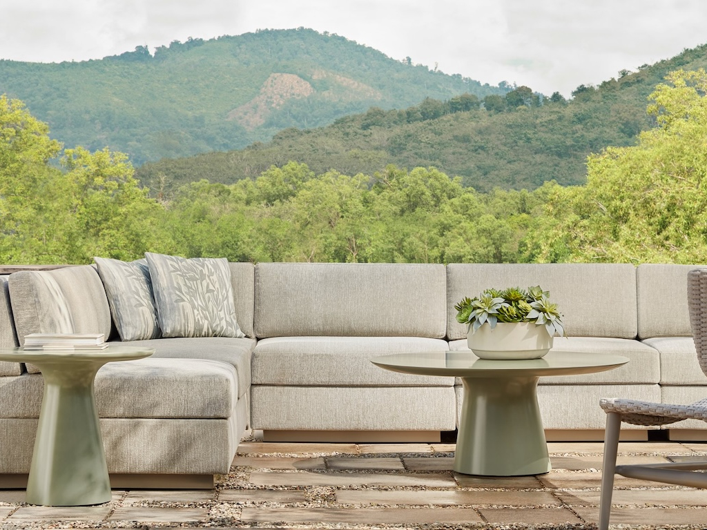 Baker McGuire Gartenmöbel - diese Gartenmöbel von Baker McGuire sind erhältlich bei Decoris Interior Design in Zürich mit Showroom am Bleicherweg - Innenarchitektur Zürich und Inneneinrichtung Zürich – Ihre Experten für Innenarchitektur, Planung, Bauleitung, Ausführung, Gestaltung