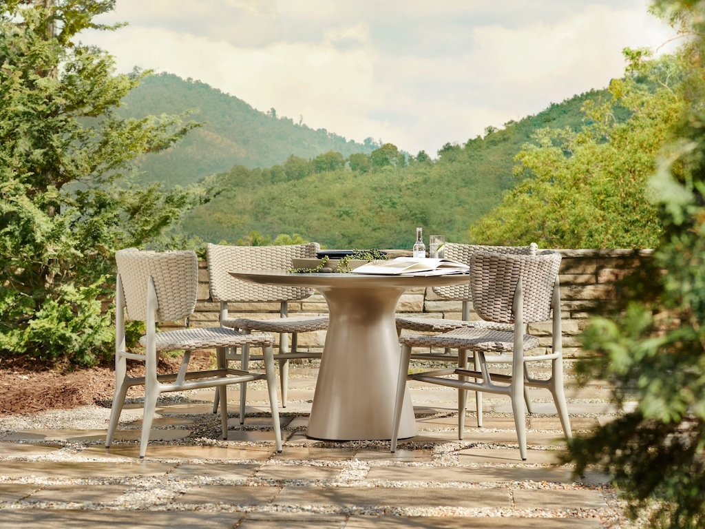 Baker McGuire Gartenmöbel - diese Gartenmöbel von Baker McGuire sind erhältlich bei Decoris Interior Design in Zürich mit Showroom am Bleicherweg - Innenarchitektur Zürich und Inneneinrichtung Zürich – Ihre Experten für Innenarchitektur, Planung, Bauleitung, Ausführung, Gestaltung