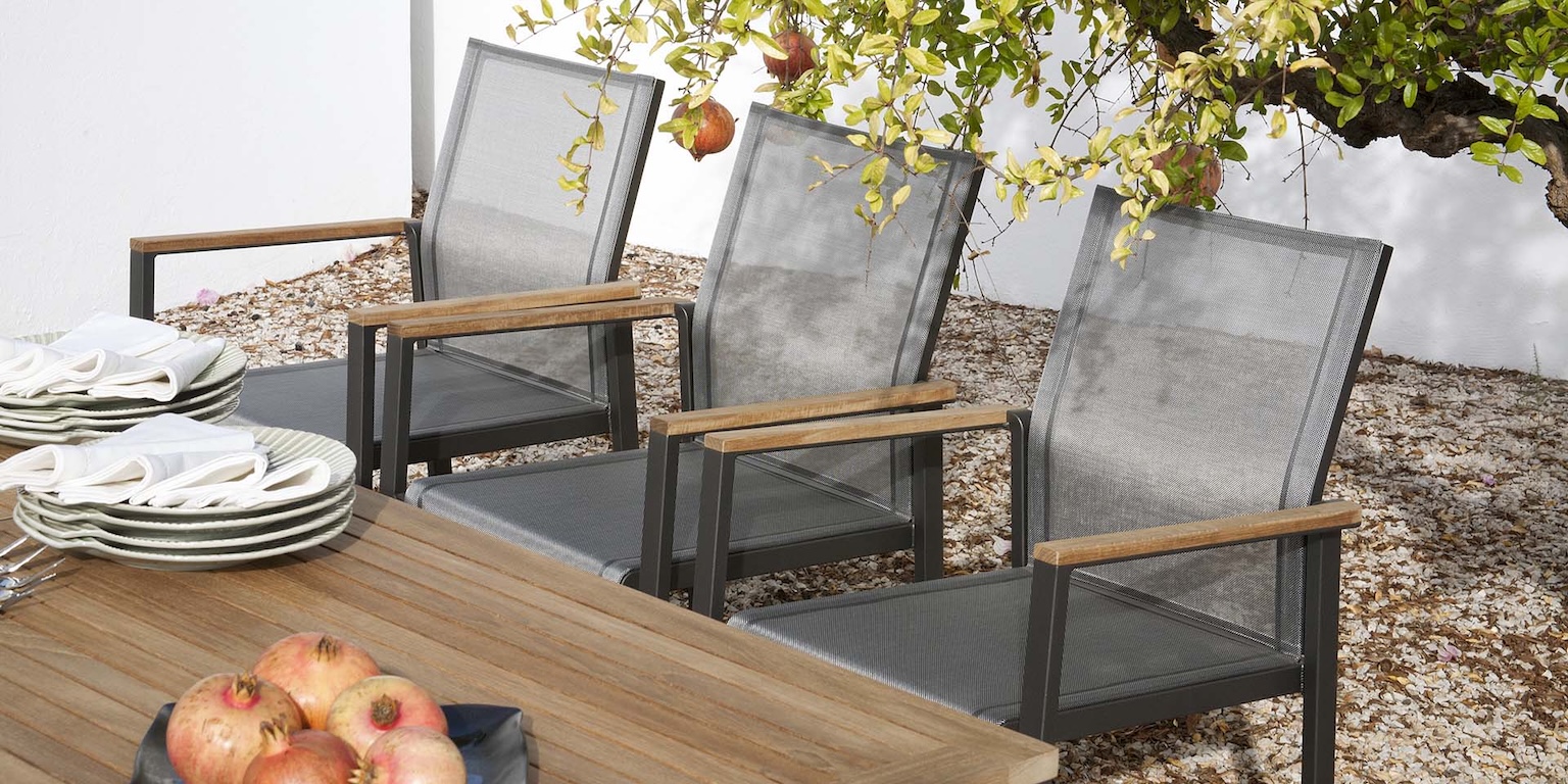 Barlow Tyrie Gartenmöbel - diese Gartenmöbel von Barlow Tyrie sind erhältlich bei Decoris Interior Design in Zürich mit Showroom am Bleicherweg - Innenarchitektur Zürich und Inneneinrichtung Zürich – Ihre Experten für Innenarchitektur, Planung, Bauleitung, Ausführung, Gestaltung
