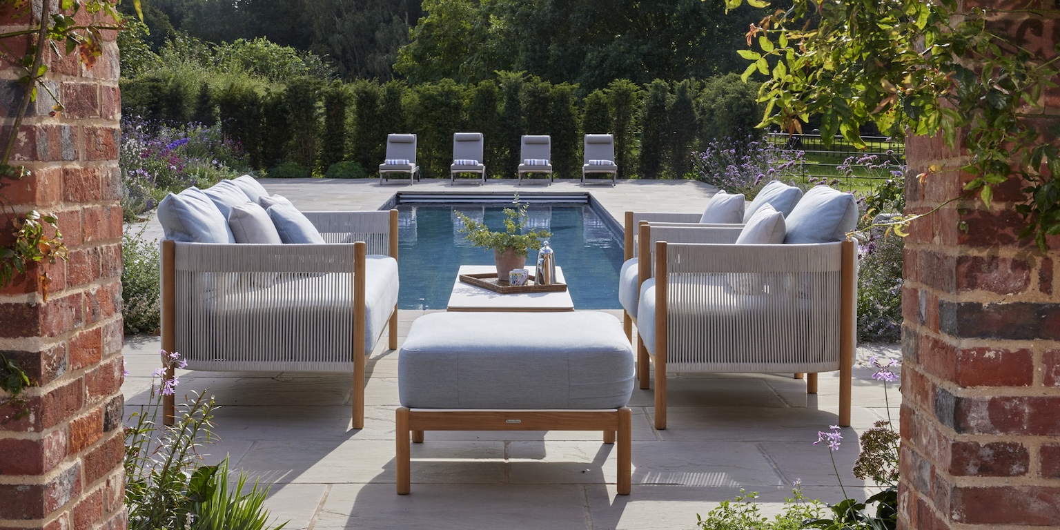 Barlow Tyrie Gartenmöbel - diese Gartenmöbel von Barlow Tyrie sind erhältlich bei Decoris Interior Design in Zürich mit Showroom am Bleicherweg - Innenarchitektur Zürich und Inneneinrichtung Zürich – Ihre Experten für Innenarchitektur, Planung, Bauleitung, Ausführung, Gestaltung