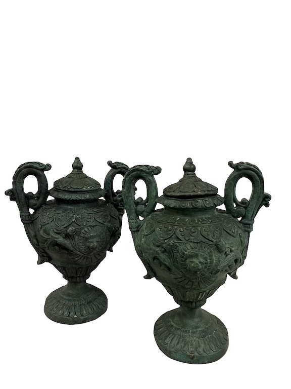 Bronzeobjekte und Gartendekor – diese Bronze-Objekte und Gartendekore sind erhältlich bei Decoris Interior Design in Zürich mit Showroom am Bleicherweg - Innenarchitektur Zürich und Inneneinrichtung Zürich – Ihre Experten für Innenarchitektur, Planung, Bauleitung, Ausführung, Gestaltung