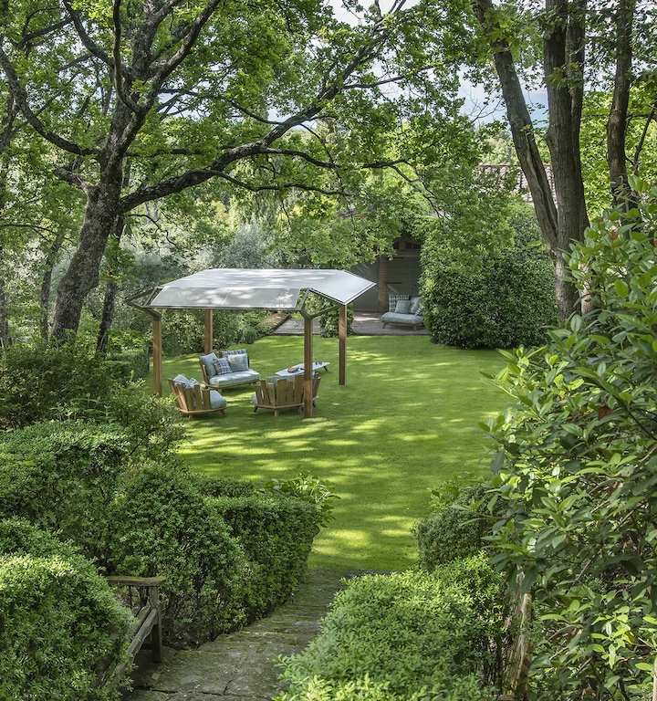 Ethimo Garten-Pavillons - diese Pavillons von Ethimo sind erhältlich bei Decoris Interior Design in Zürich mit Showroom am Bleicherweg - Innenarchitektur Zürich und Inneneinrichtung Zürich – Ihre Experten für Innenarchitektur, Planung, Bauleitung, Ausführung, Gestaltung