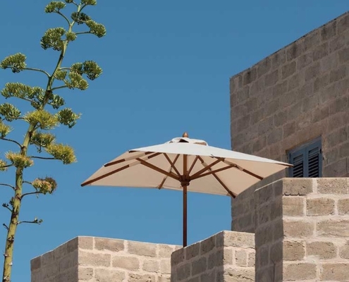 Ethimo Sonnenschirme - diese Sonnenschirme von Ethimo sind erhältlich bei Decoris Interior Design in Zürich mit Showroom am Bleicherweg - Innenarchitektur Zürich und Inneneinrichtung Zürich – Ihre Experten für Innenarchitektur, Planung, Bauleitung, Ausführung, Gestaltung