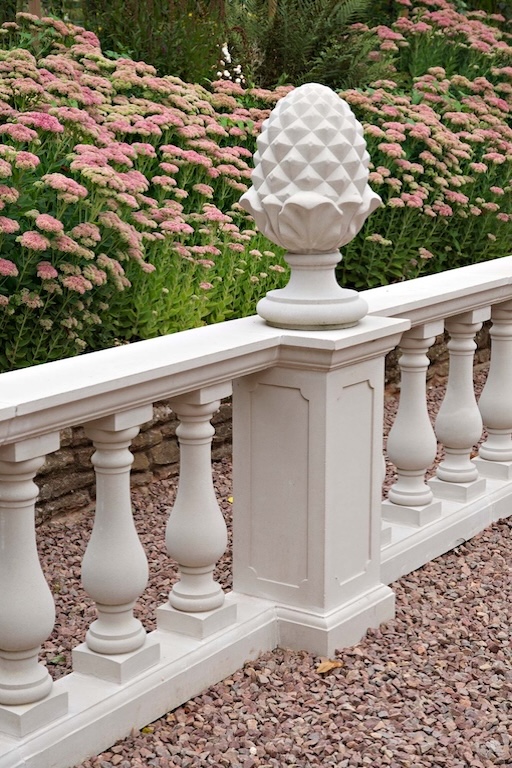 Haddonstone und Steinobjekte - Gartendekor – diese Steinobjekte von Haddonstone sind erhältlich bei Decoris Interior Design in Zürich mit Showroom am Bleicherweg - Innenarchitektur Zürich und Inneneinrichtung Zürich – Ihre Experten für Innenarchitektur, Planung, Bauleitung, Ausführung, Gestaltung