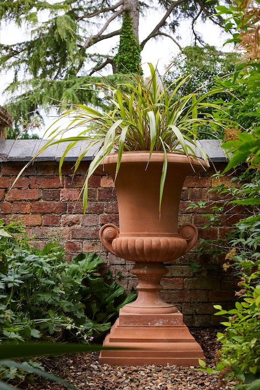 Haddonstone und Steinobjekte - Gartendekor – diese Steinobjekte von Haddonstone sind erhältlich bei Decoris Interior Design in Zürich mit Showroom am Bleicherweg - Innenarchitektur Zürich und Inneneinrichtung Zürich – Ihre Experten für Innenarchitektur, Planung, Bauleitung, Ausführung, Gestaltung