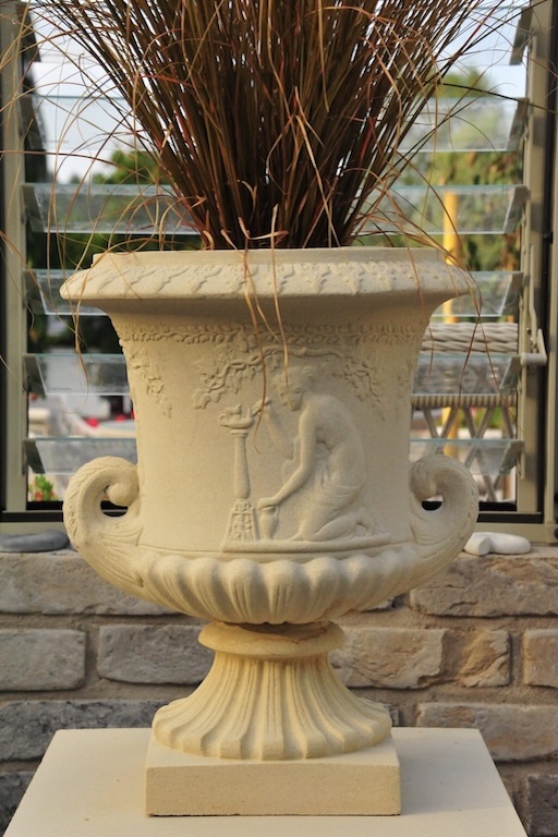 Haddonstone und Steinobjekte - Gartendekor – diese Steinobjekte von Haddonstone sind erhältlich bei Decoris Interior Design in Zürich mit Showroom am Bleicherweg - Innenarchitektur Zürich und Inneneinrichtung Zürich – Ihre Experten für Innenarchitektur, Planung, Bauleitung, Ausführung, Gestaltung
