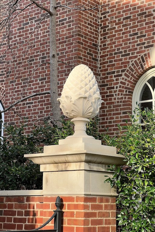 Haddonstone und Steinobjekte - Gartendekor – diese Steinobjekte von Haddonstone sind erhältlich bei Decoris Interior Design in Zürich mit Showroom am Bleicherweg - Innenarchitektur Zürich und Inneneinrichtung Zürich – Ihre Experten für Innenarchitektur, Planung, Bauleitung, Ausführung, Gestaltung