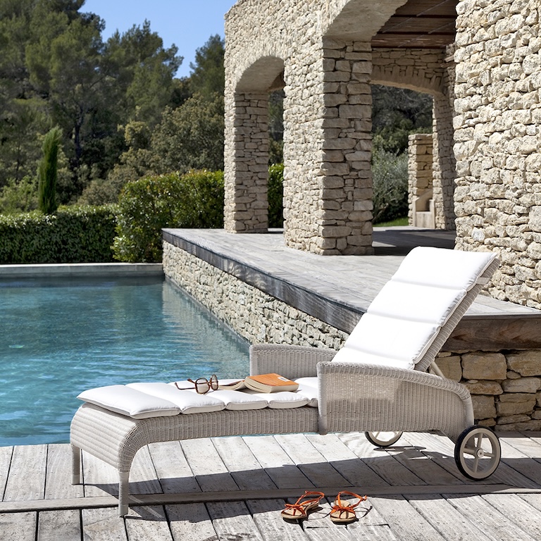Janus et Cie Gartenmöbel - diese Gartenmöbel von Janus et Cie sind erhältlich bei Decoris Interior Design in Zürich mit Showroom am Bleicherweg - Innenarchitektur Zürich und Inneneinrichtung Zürich – Ihre Experten für Innenarchitektur, Planung, Bauleitung, Ausführung, Gestaltung