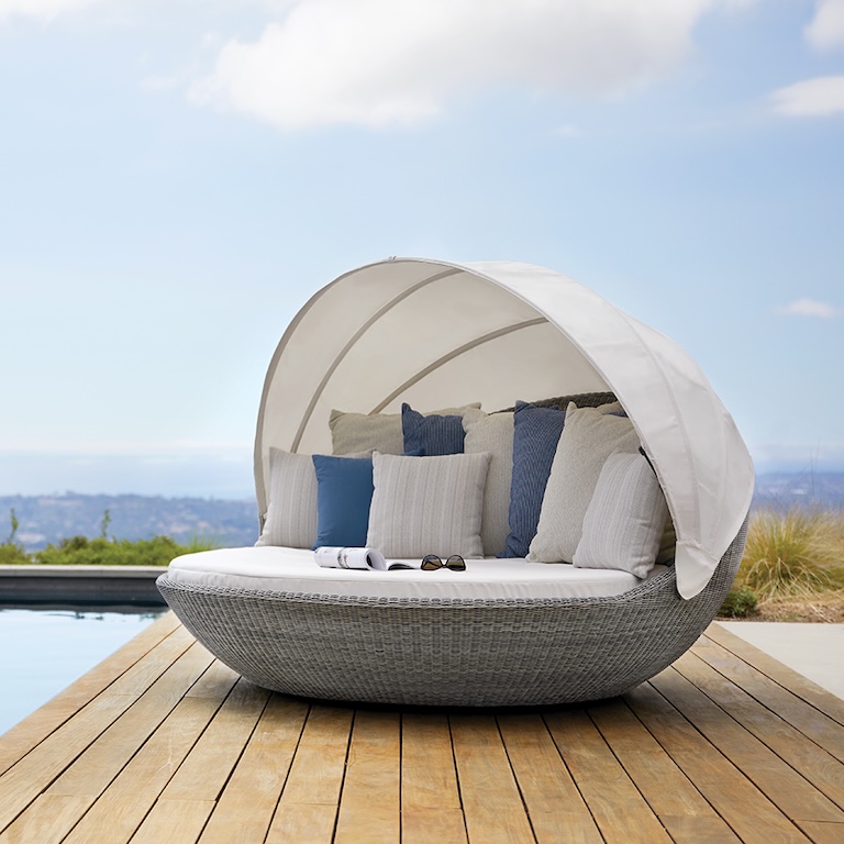 Janus et Cie Gartenmöbel - diese Gartenmöbel von Janus et Cie sind erhältlich bei Decoris Interior Design in Zürich mit Showroom am Bleicherweg - Innenarchitektur Zürich und Inneneinrichtung Zürich – Ihre Experten für Innenarchitektur, Planung, Bauleitung, Ausführung, Gestaltung