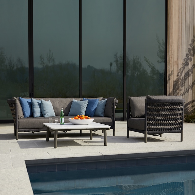 Janus et Cie Gartenmöbel - diese Gartenmöbel von Janus et Cie sind erhältlich bei Decoris Interior Design in Zürich mit Showroom am Bleicherweg - Innenarchitektur Zürich und Inneneinrichtung Zürich – Ihre Experten für Innenarchitektur, Planung, Bauleitung, Ausführung, Gestaltung