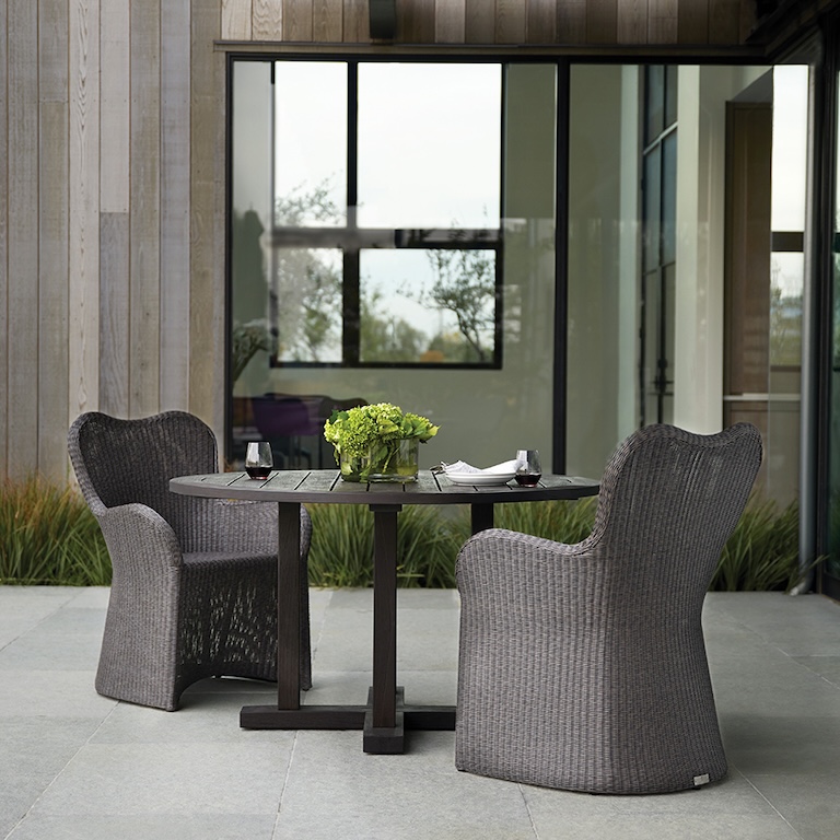 Janus et Cie Gartenmöbel - diese Gartenmöbel von Janus et Cie sind erhältlich bei Decoris Interior Design in Zürich mit Showroom am Bleicherweg - Innenarchitektur Zürich und Inneneinrichtung Zürich – Ihre Experten für Innenarchitektur, Planung, Bauleitung, Ausführung, Gestaltung