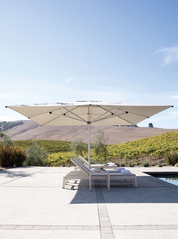 Janus et Cie Sonnenschirme - diese Sonnenschirme von Janus et Cie sind erhältlich bei Decoris Interior Design in Zürich mit Showroom am Bleicherweg - Innenarchitektur Zürich und Inneneinrichtung Zürich – Ihre Experten für Innenarchitektur, Planung, Bauleitung, Ausführung, Gestaltung