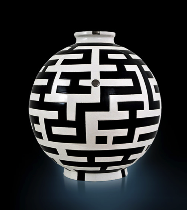 Longwy Kugel Vasen - diese Kugel Vase von Longwy erhältlich bei Decoris Interior Design Zürich Innenarchitektur und Inneneinrichtung am Zürichberg
