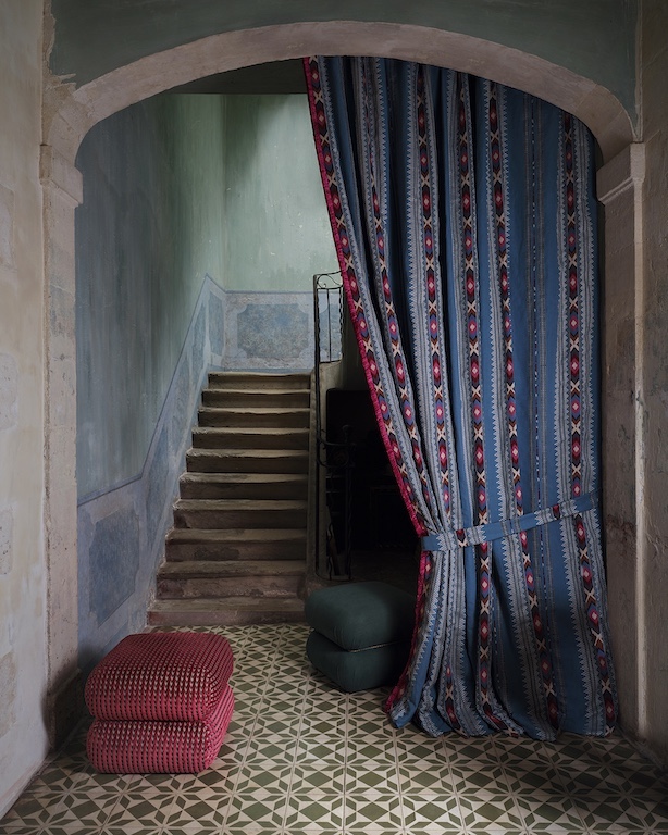 Manuel Canovas Stoffe – Diese Stoffe von Manuel Canovas Venezia sind erhältlich bei Decoris Interior Design in Zürich mit Showroom am Bleicherweg - Innenarchitektur Zürich und Inneneinrichtung Zürich – Ihre Experten für Innenarchitektur, Planung, Bauleitung, Ausführung, Gestaltung
