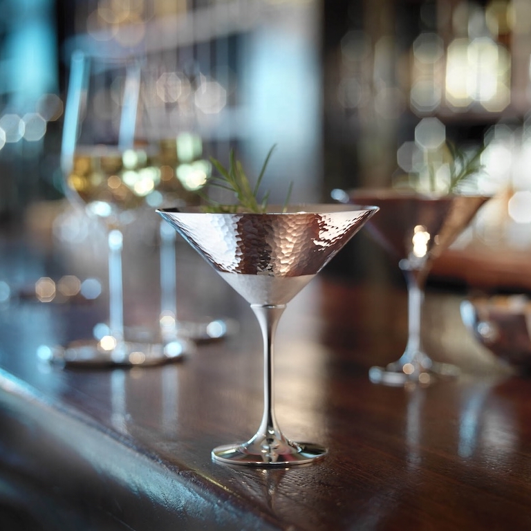 Robbe und Berking Bar-Kollektion – Diese Bar-Kollektion von Robbe und Berking ist erhältlich bei Decoris Interior Design in Zürich mit Showroom am Bleicherweg – Innenarchitektur Zürich und Inneneinrichtung Zürich – Ihre Experten für Innenarchitektur, Planung, Bauleitung, Ausführung, Gestaltung