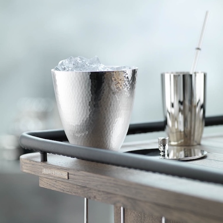 Robbe und Berking Bar-Kollektion – Diese Bar-Kollektion von Robbe und Berking ist erhältlich bei Decoris Interior Design in Zürich mit Showroom am Bleicherweg – Innenarchitektur Zürich und Inneneinrichtung Zürich – Ihre Experten für Innenarchitektur, Planung, Bauleitung, Ausführung, Gestaltung