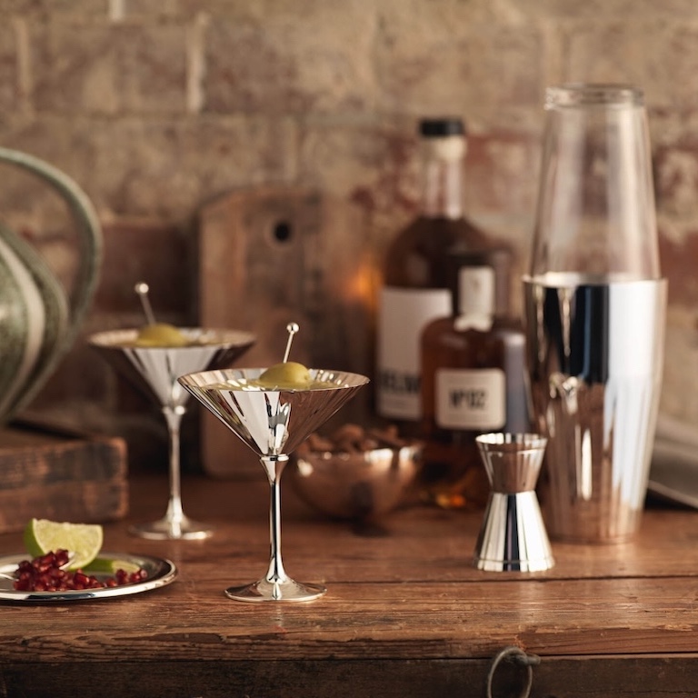 Robbe und Berking Bar-Kollektion – Diese Bar-Kollektion von Robbe und Berking ist erhältlich bei Decoris Interior Design in Zürich mit Showroom am Bleicherweg – Innenarchitektur Zürich und Inneneinrichtung Zürich – Ihre Experten für Innenarchitektur, Planung, Bauleitung, Ausführung, Gestaltung