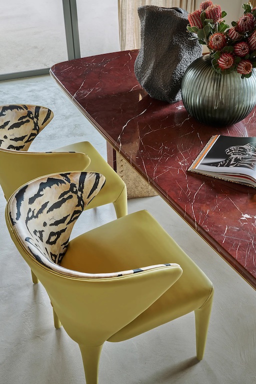 Roberto Cavalli Home Interiors Möbel – Diese Möbel von Roberto Cavalli Home Interiors sind erhältlich bei Decoris Interior Design in Zürich mit Showroom am Bleicherweg - Innenarchitektur Zürich und Inneneinrichtung Zürich – Ihre Experten für Innenarchitektur, Planung, Bauleitung, Ausführung, Gestaltung