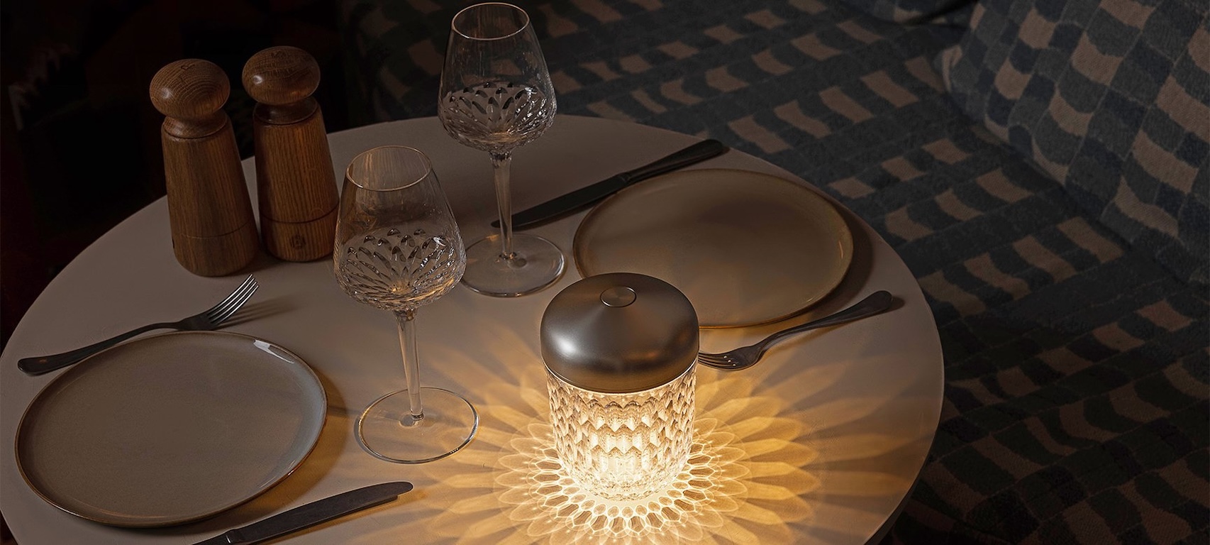 Saint-Louis Cristallerie, Kristallfabrik – Beleuchtung und Lampen – Diese Beleuchtung und Lampen von Saint-Louis Cristallerie, Kristallfabrik sind erhältlich bei Decoris Interior Design in Zürich mit Showroom am Bleicherweg – Innenarchitektur Zürich und Inneneinrichtung Zürich – Ihre Experten für Innenarchitektur, Planung, Bauleitung, Ausführung, Gestaltung