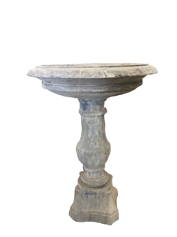 Steinbrunnen und Gartendekor – diese Stein-Brunnen und Gartendekore sind erhältlich bei Decoris Interior Design in Zürich mit Showroom am Bleicherweg - Innenarchitektur Zürich und Inneneinrichtung Zürich – Ihre Experten für Innenarchitektur, Planung, Bauleitung, Ausführung, Gestaltung
