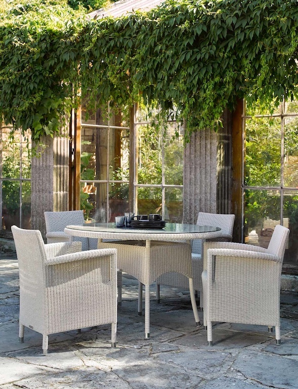 Vincent Sheppard Gartenmöbel - diese Gartenmöbel von Vincent Sheppard sind erhältlich bei Decoris Interior Design in Zürich mit Showroom am Bleicherweg - Innenarchitektur Zürich und Inneneinrichtung Zürich – Ihre Experten für Innenarchitektur, Planung, Bauleitung, Ausführung, Gestaltung